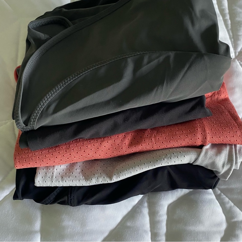 LULULEMON (5) Tops sizes 4 & 6